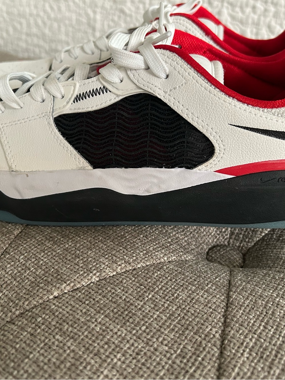 Nike ISHOD Men's Size 9 Athletic Sneakers in White, Black & Red
